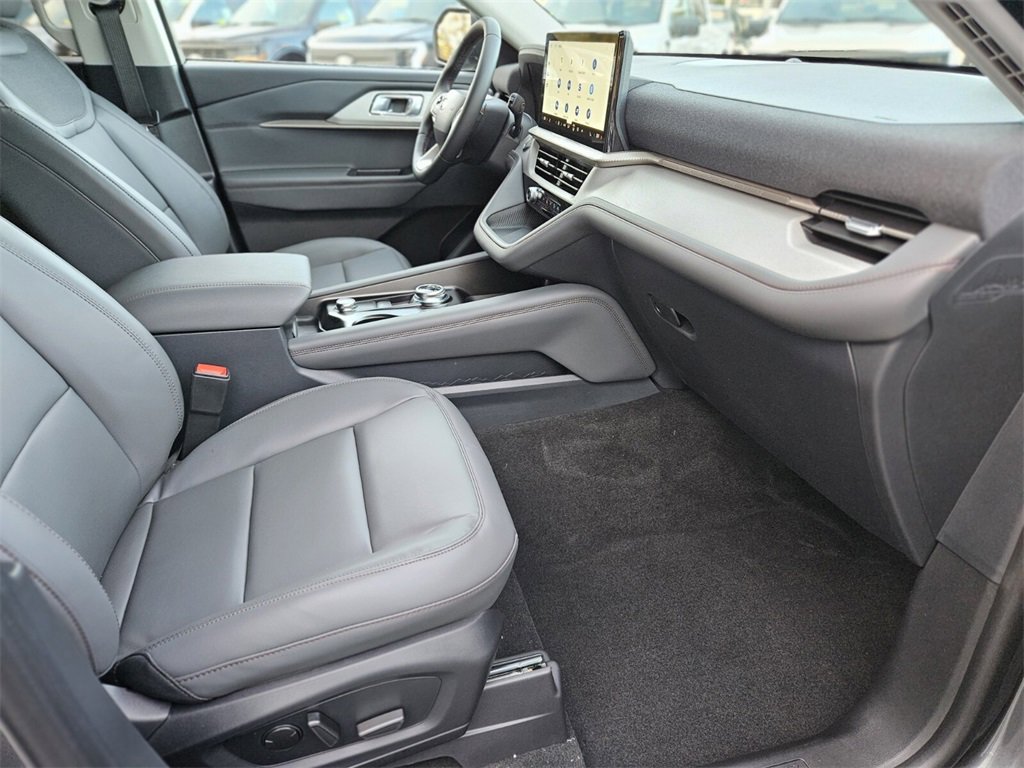 New 2026 Ford Explorer Active image 11