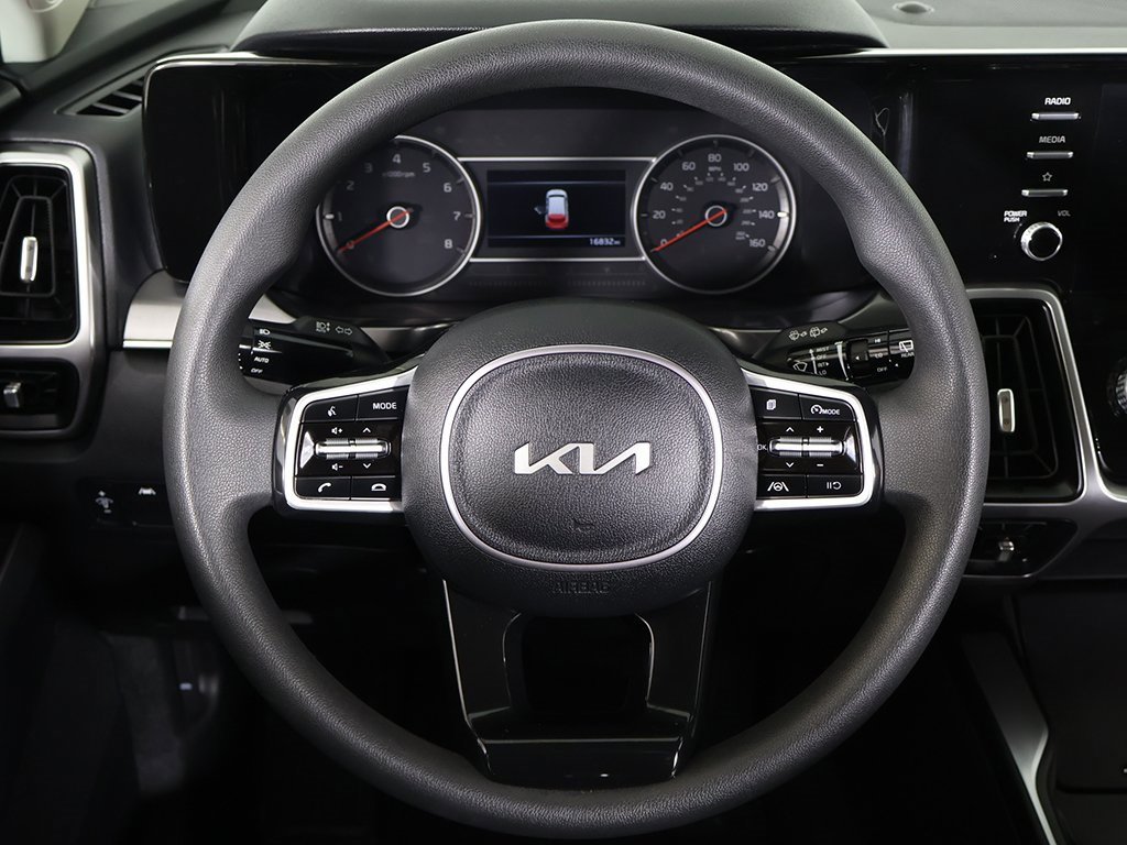 Used 2023 Kia Sorento LX image 39