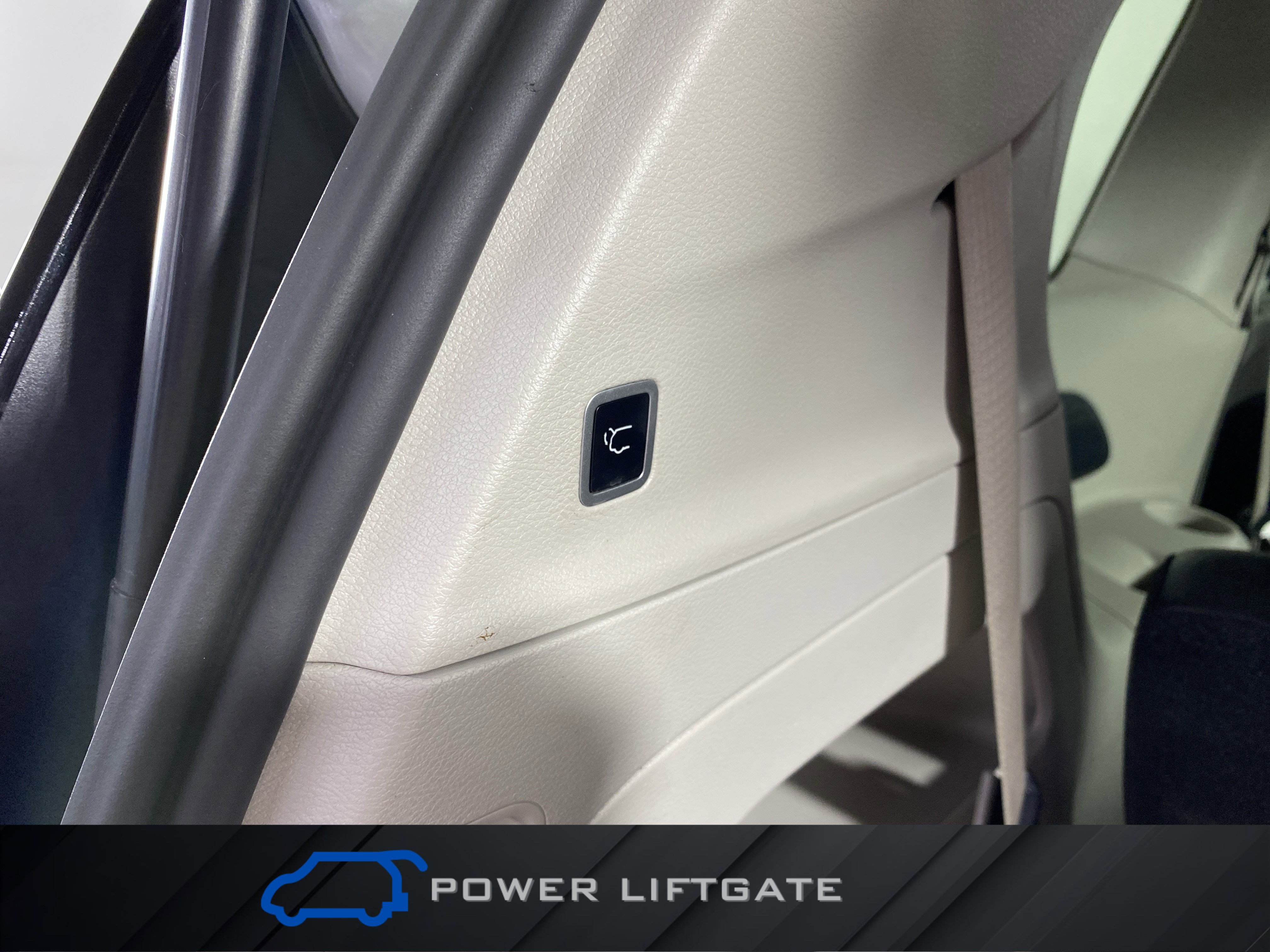 Used 2024 Chrysler Pacifica Touring-L image 35