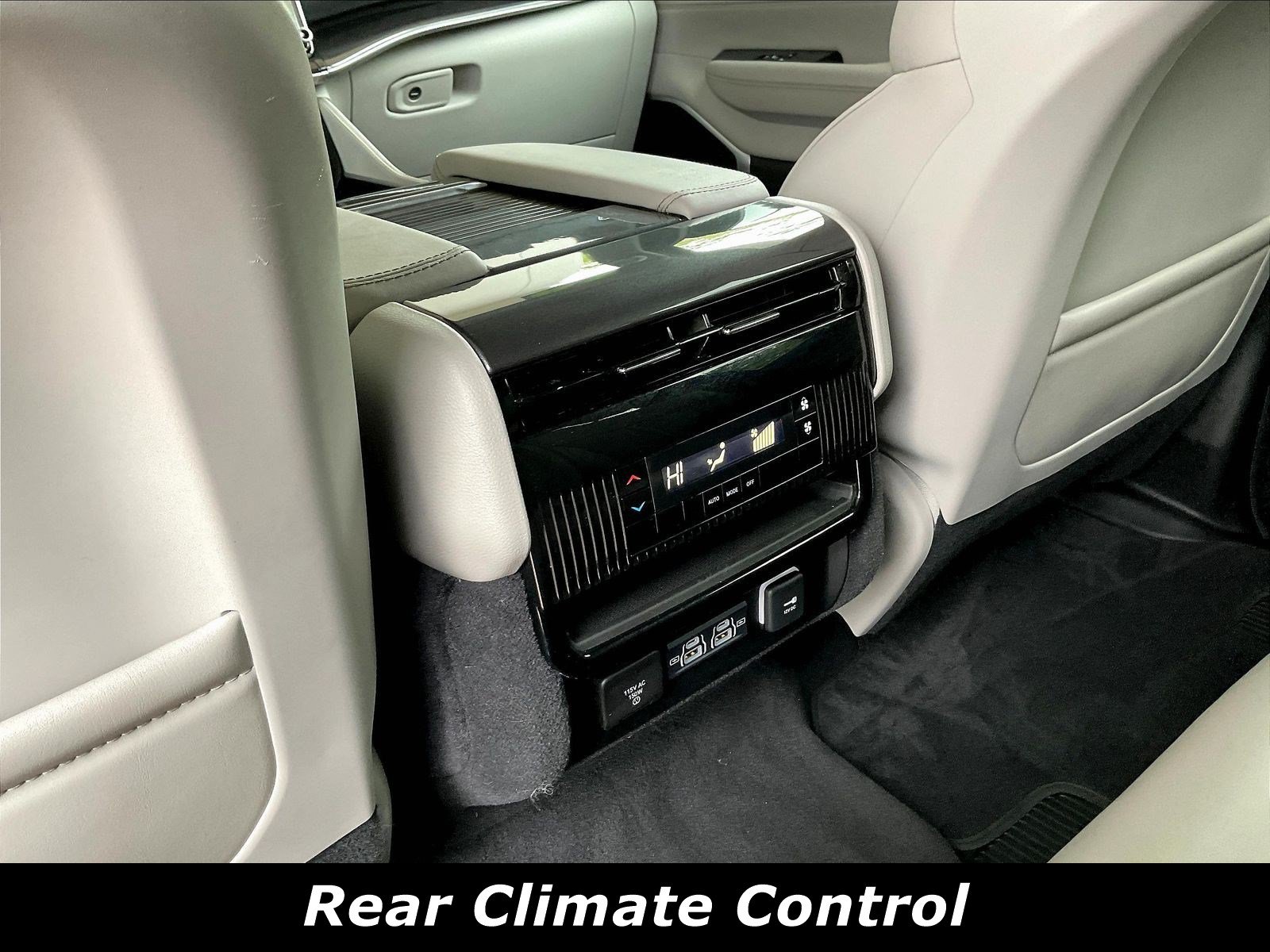 Used 2024 Jeep Wagoneer 4WD w/ Premium Group I image 10