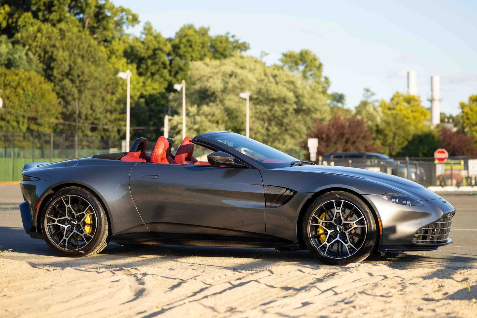 Used 2023 Aston Martin V8 Vantage Roadster RWD image 27