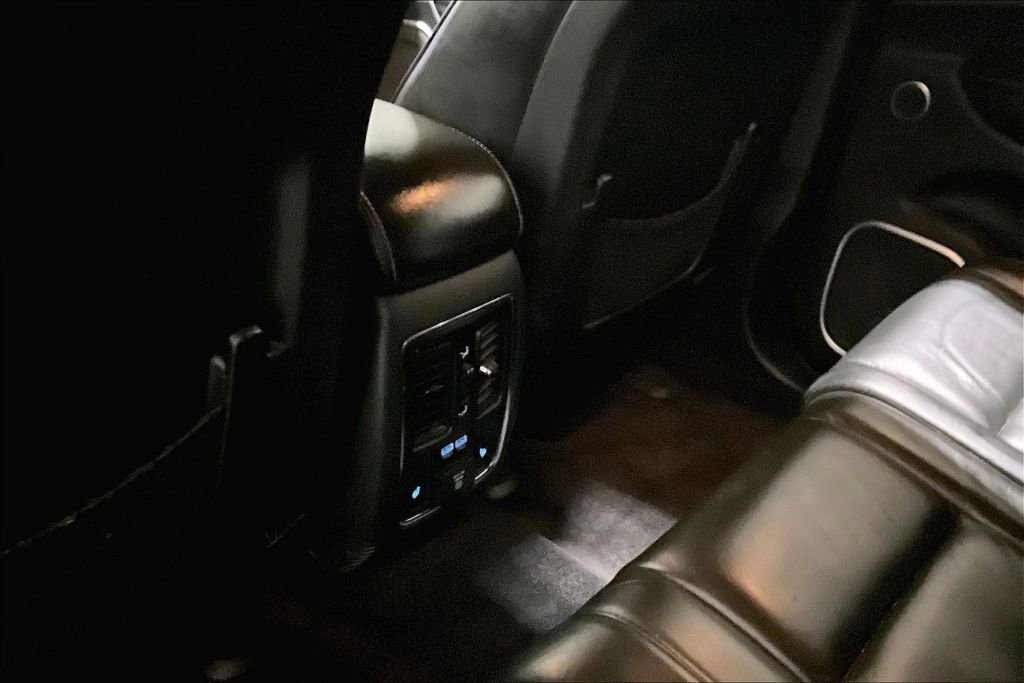 Used 2015 Jeep Grand Cherokee Overland w/ Advanced Technology Group image 10