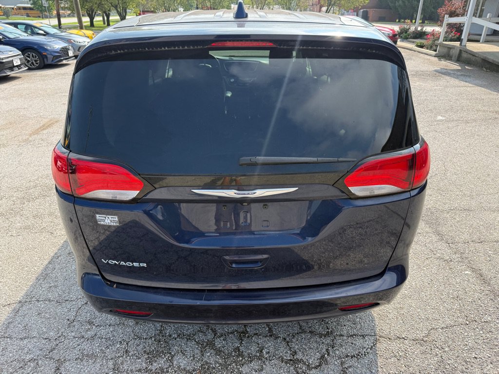 Used 2020 Chrysler Voyager LX FWD image 7