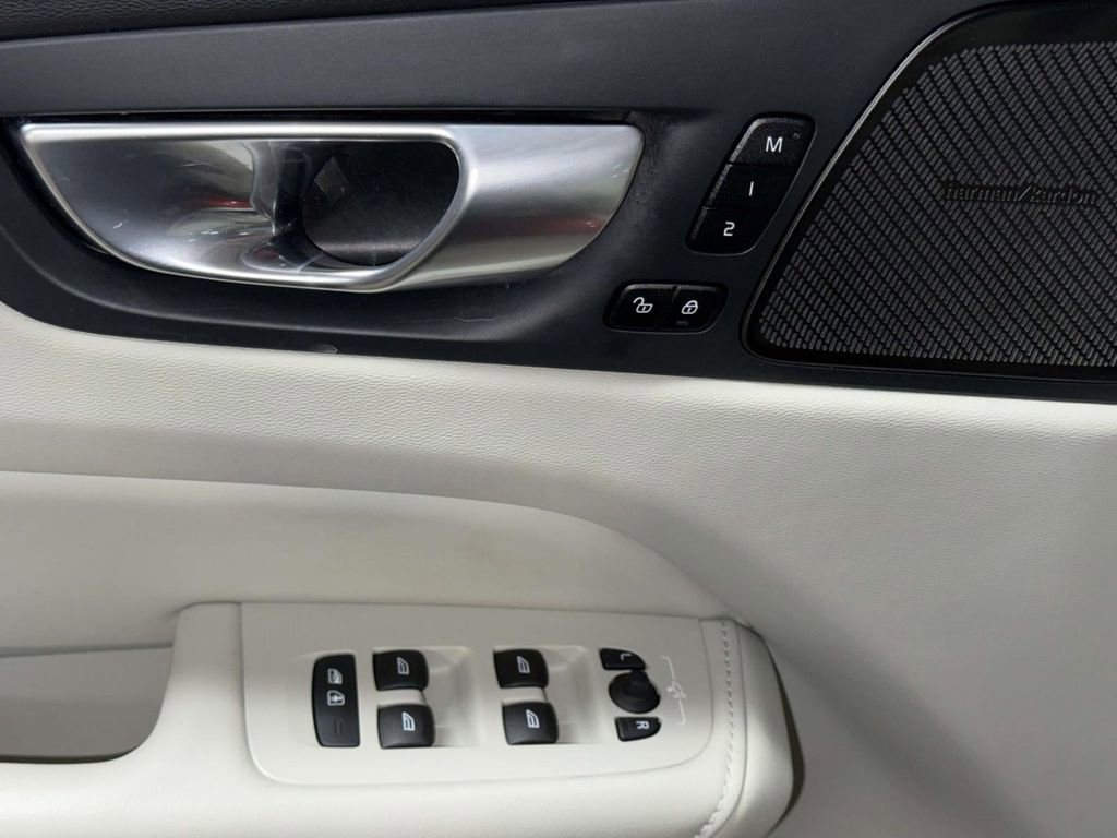 Used 2024 Volvo XC60 T8 Plus w/ Protection Package Premier image 21