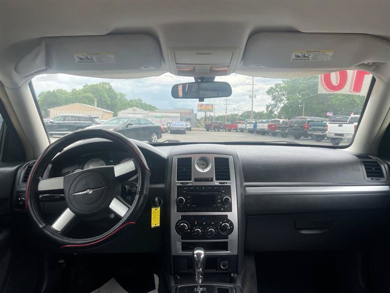 Used 2010 Chrysler 300 Touring RWD image 9