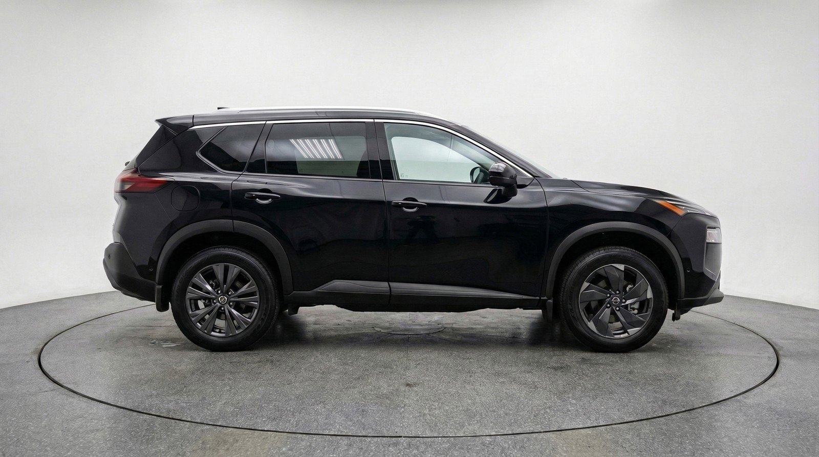 Used 2025 Nissan Rogue SV image 11