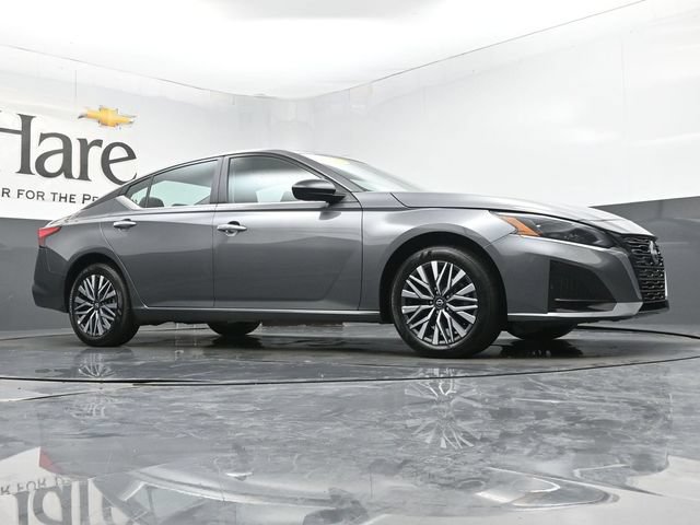 Used 2025 Nissan Altima 2.5 SV AWD/4WD image 2
