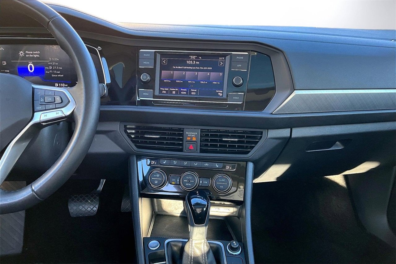 Used 2024 Volkswagen Jetta SE image 12