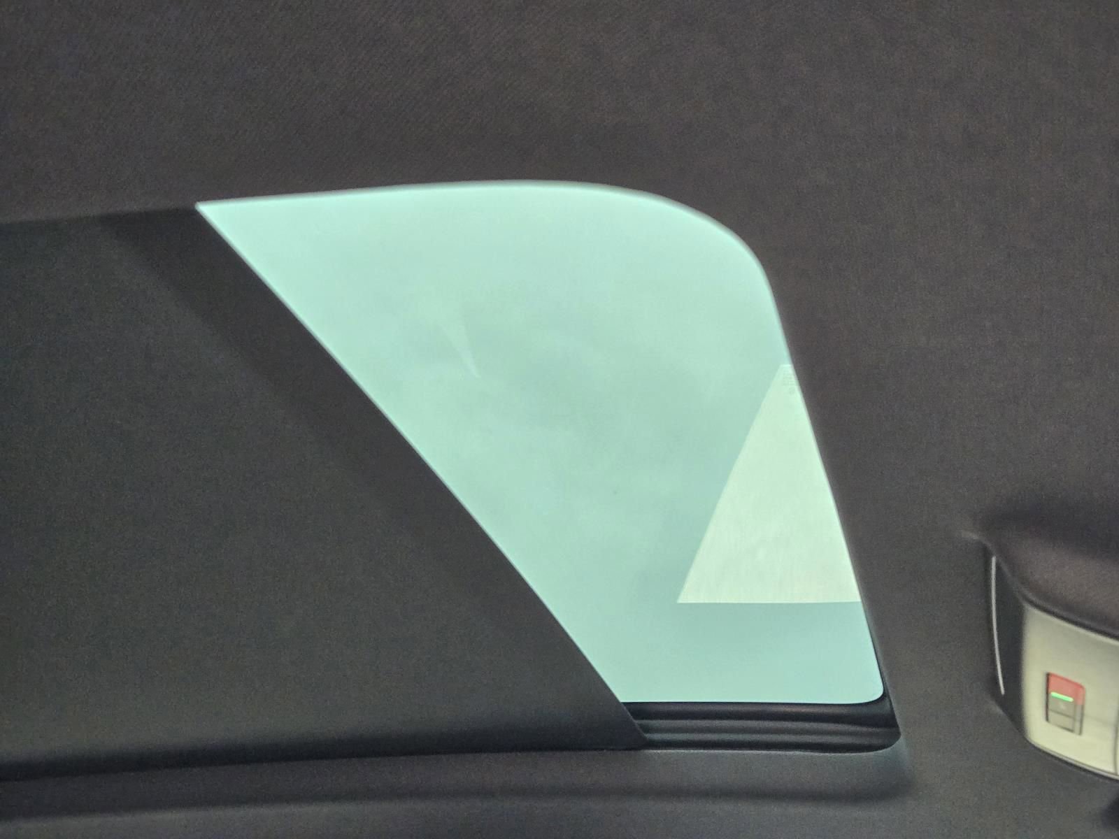 Used 2022 Volkswagen Atlas Cross Sport SEL R-Line w/ Cross Sport MDO Package image 10