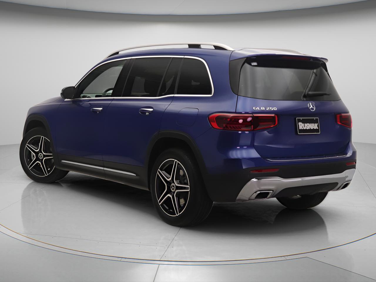 New 2026 Mercedes-Benz GLB 250 image 2