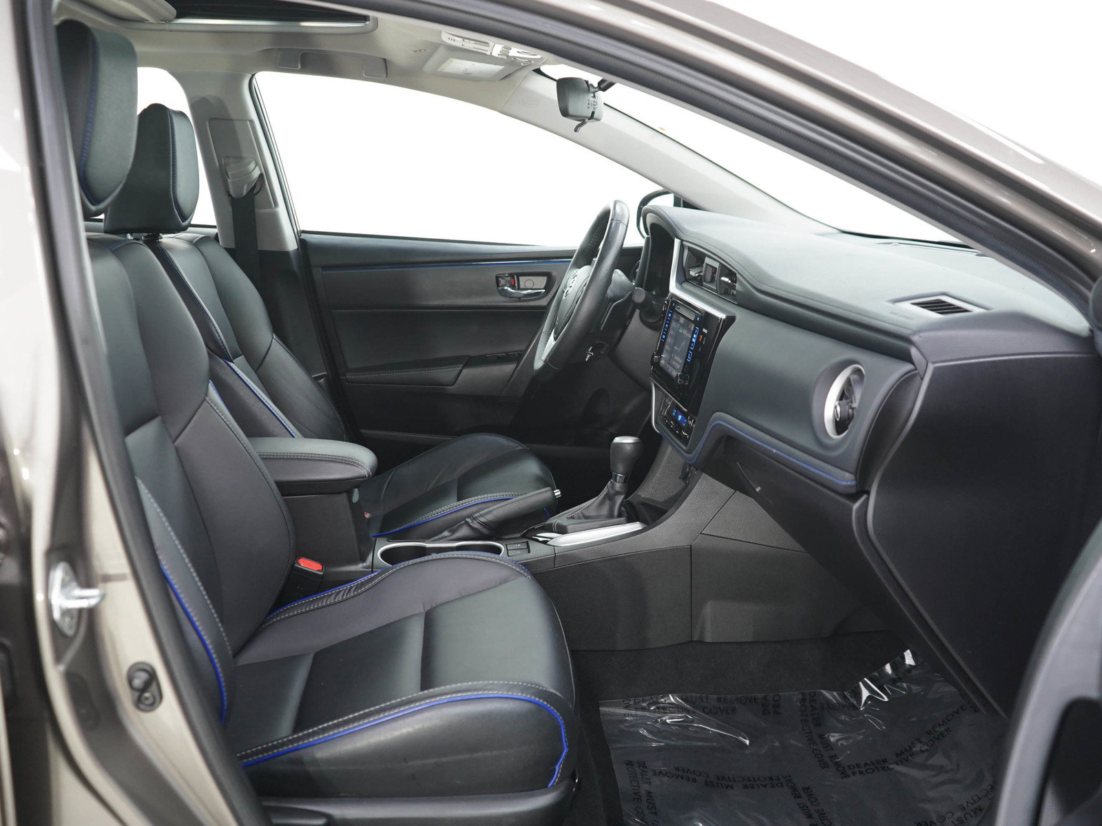 Used 2017 Toyota Corolla XSE FWD image 11