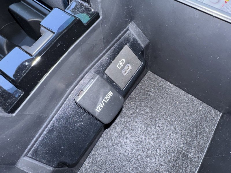 Used 2023 Toyota Corolla SE image 30