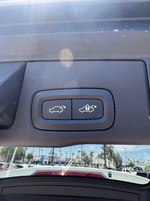 Used 2022 Volvo XC60 B6 R-Design AWD/4WD image 29