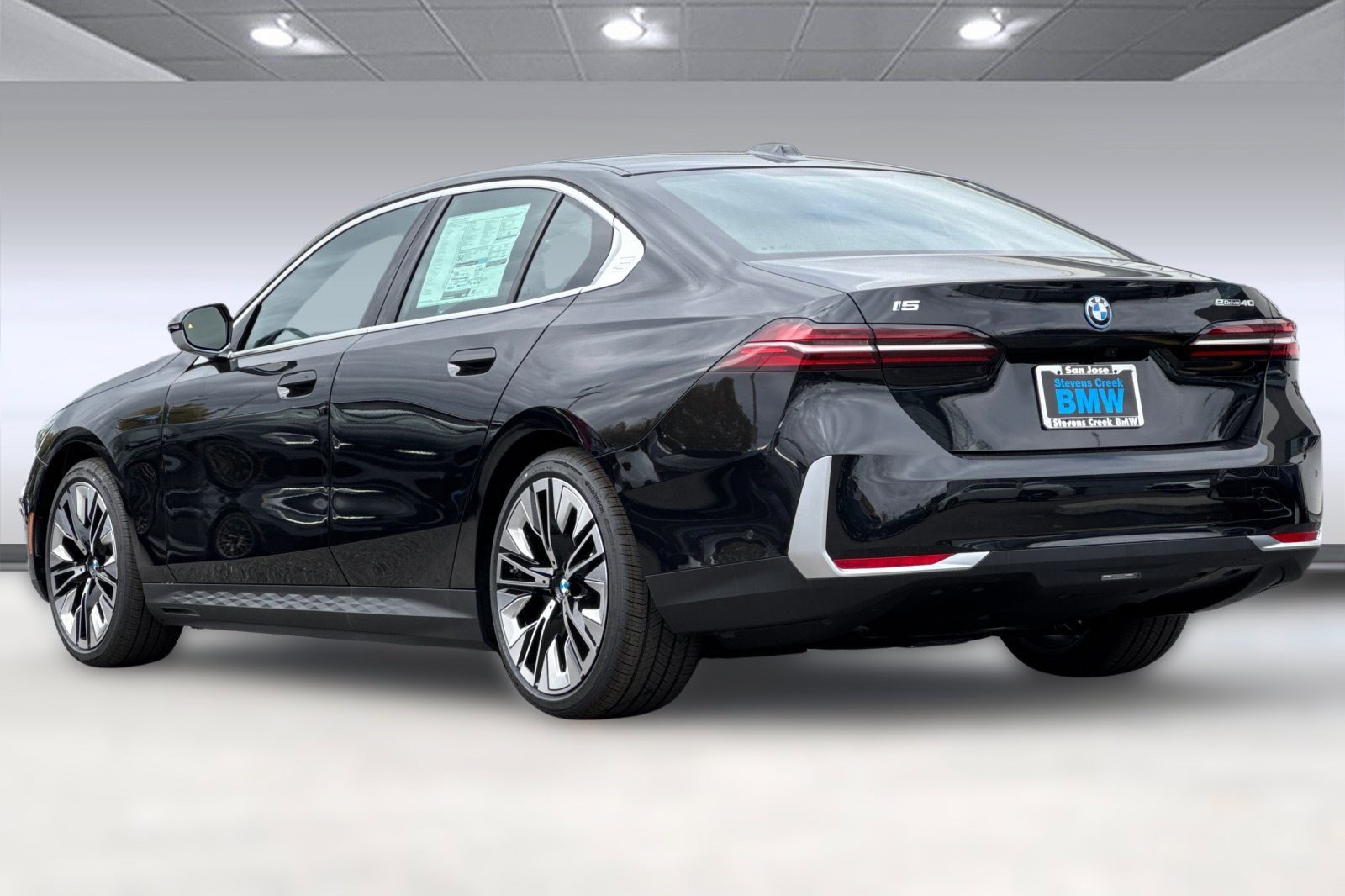 New 2026 BMW i5 eDrive40 image 3