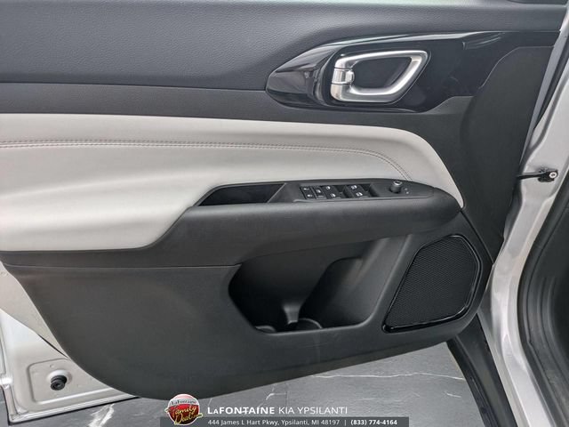 Used 2025 Jeep Compass Limited AWD/4WD image 14