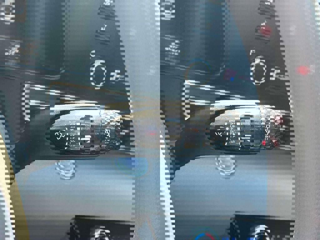 Used 2022 Hyundai Elantra SEL FWD image 21