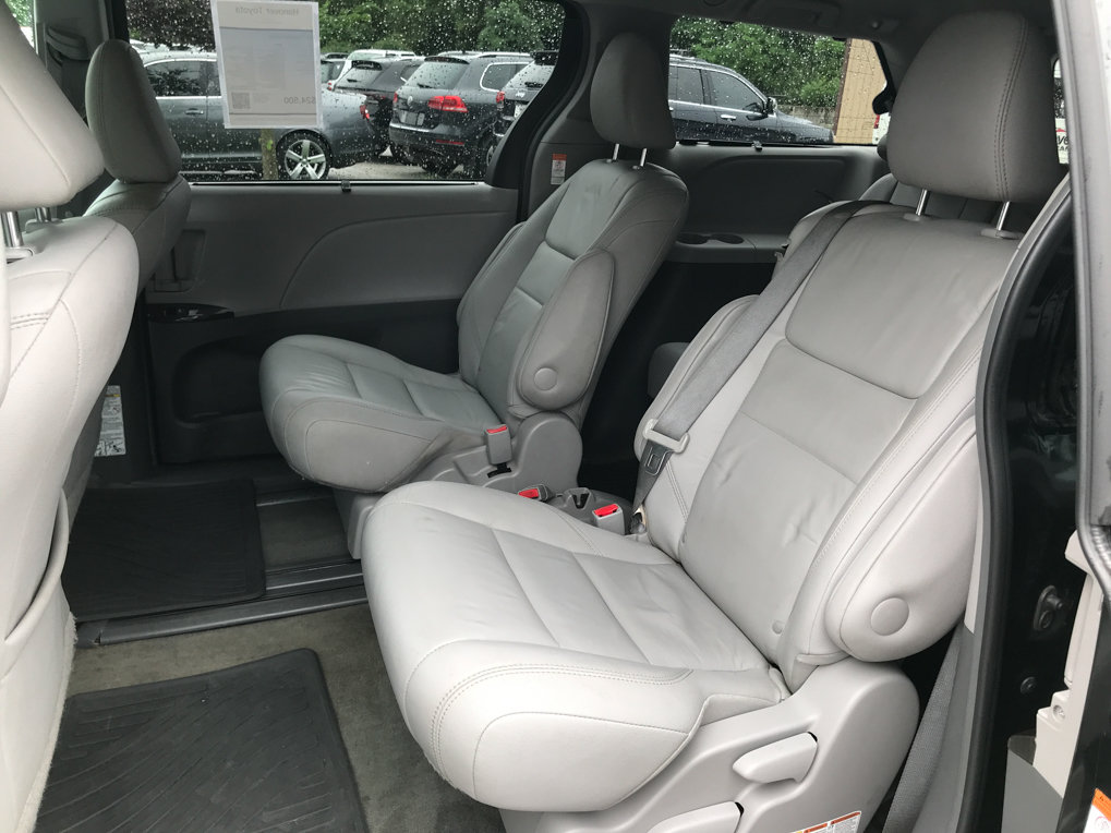 Used 2017 Toyota Sienna XLE FWD image 24
