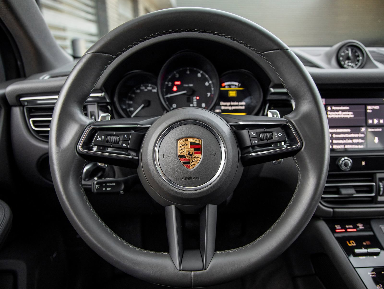 Certified 2022 Porsche Macan AWD/4WD image 28