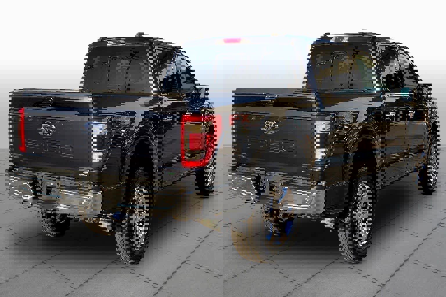 Used 2021 Ford F150 Lariat w/ Max Trailer Tow Package image 13