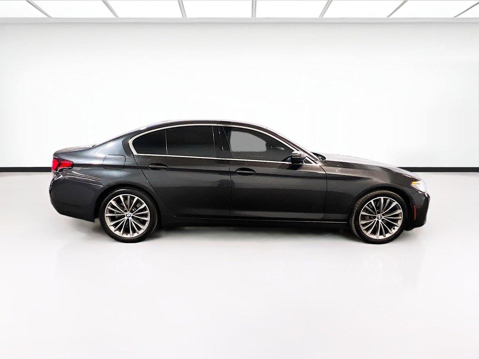 Used 2022 BMW 530i w/ Convenience Package image 25