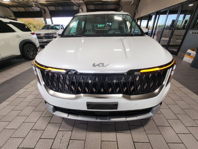 Used 2026 Kia Carnival EX FWD image 2