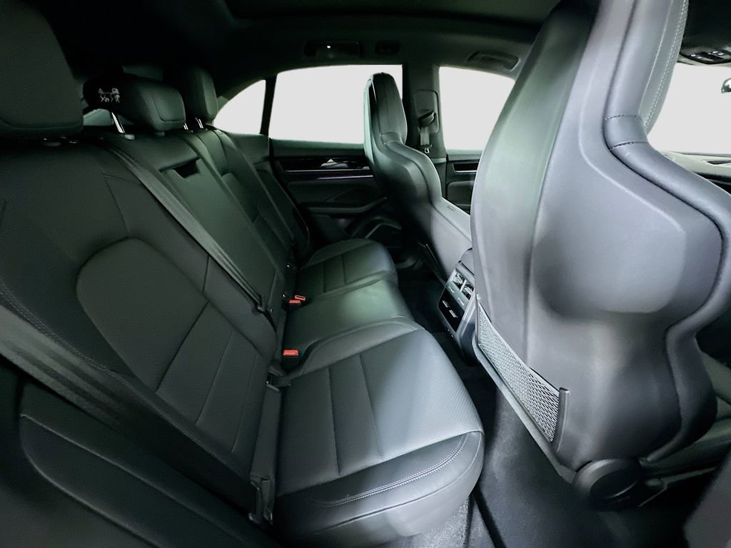 Certified 2025 Porsche Macan Electric image 28