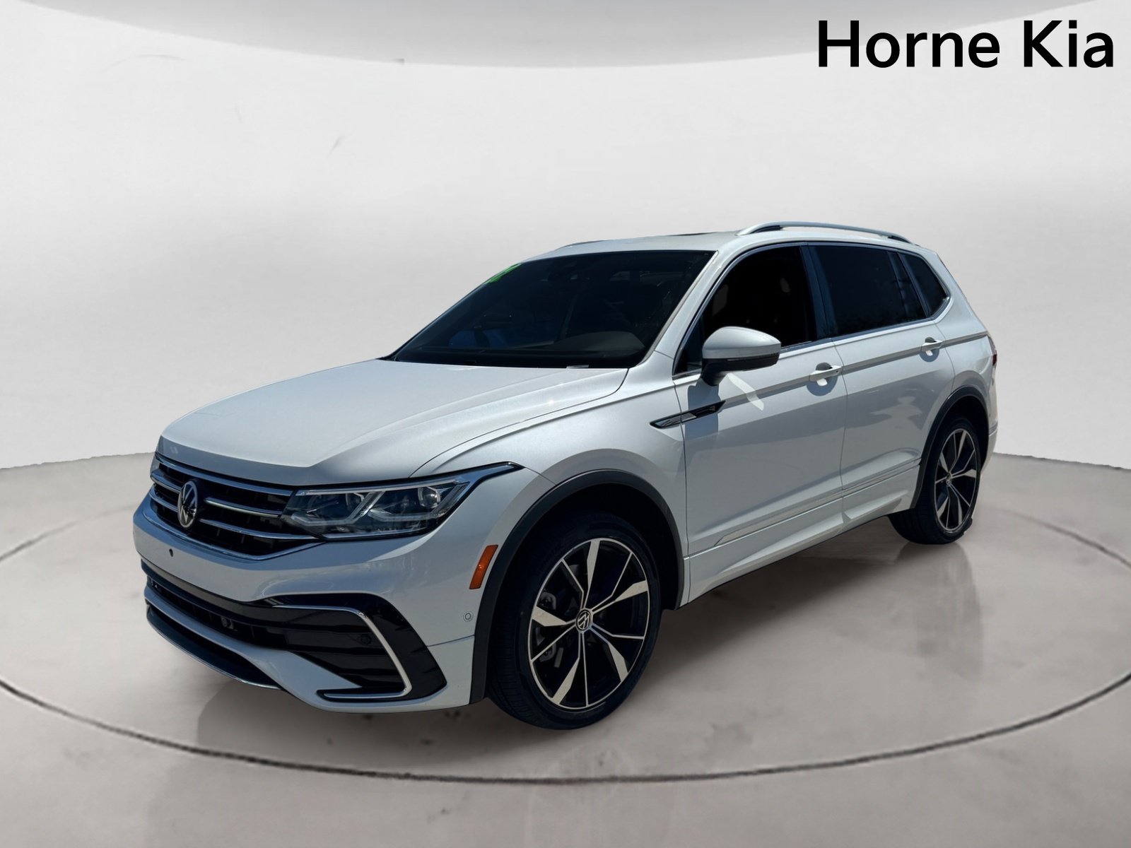 Used 2022 Volkswagen Tiguan SEL R-Line AWD/4WD image 7