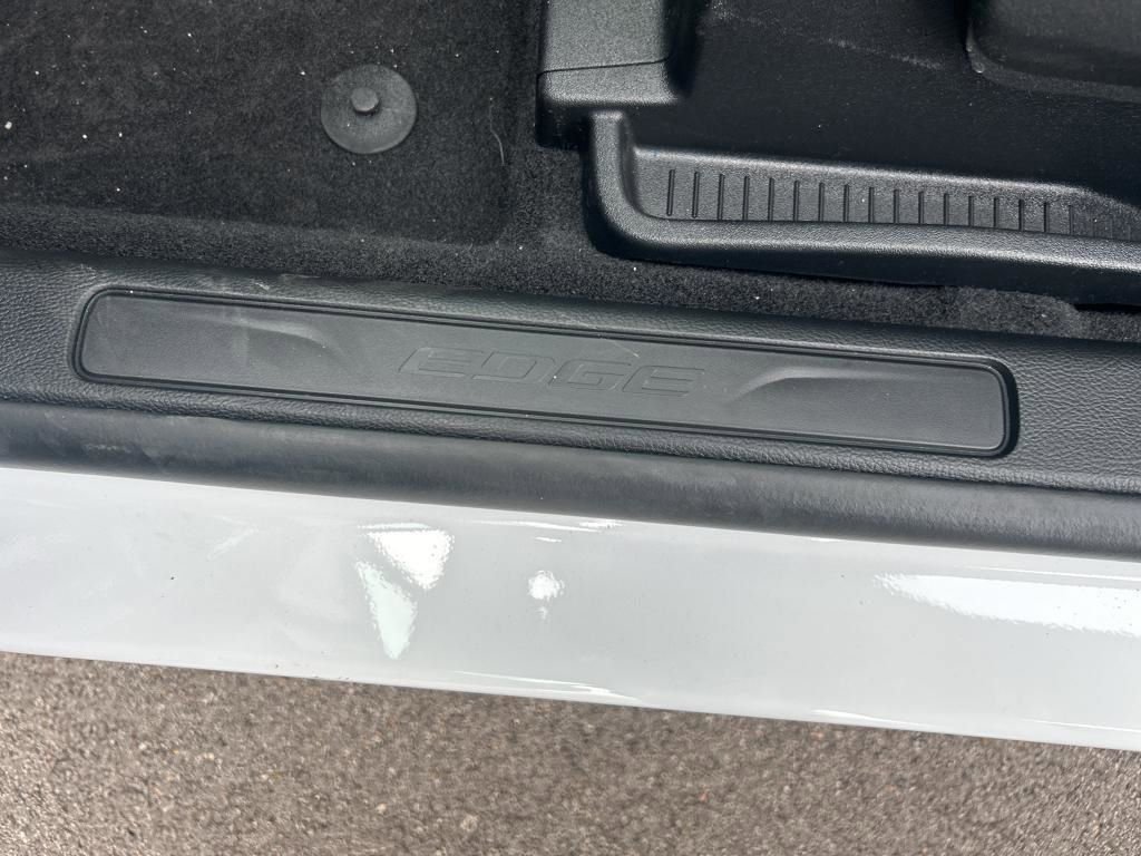 New 2024 Ford Edge SE image 12