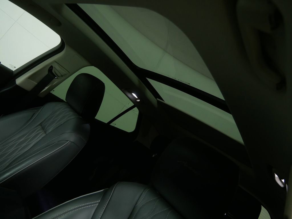 Used 2023 Buick Envision Avenir AWD/4WD image 19