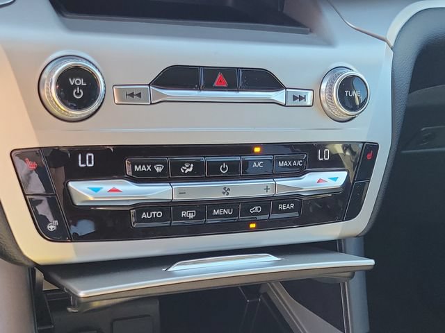 Used 2021 Ford Explorer XLT w/ Equipment Group 202A AWD/4WD image 18