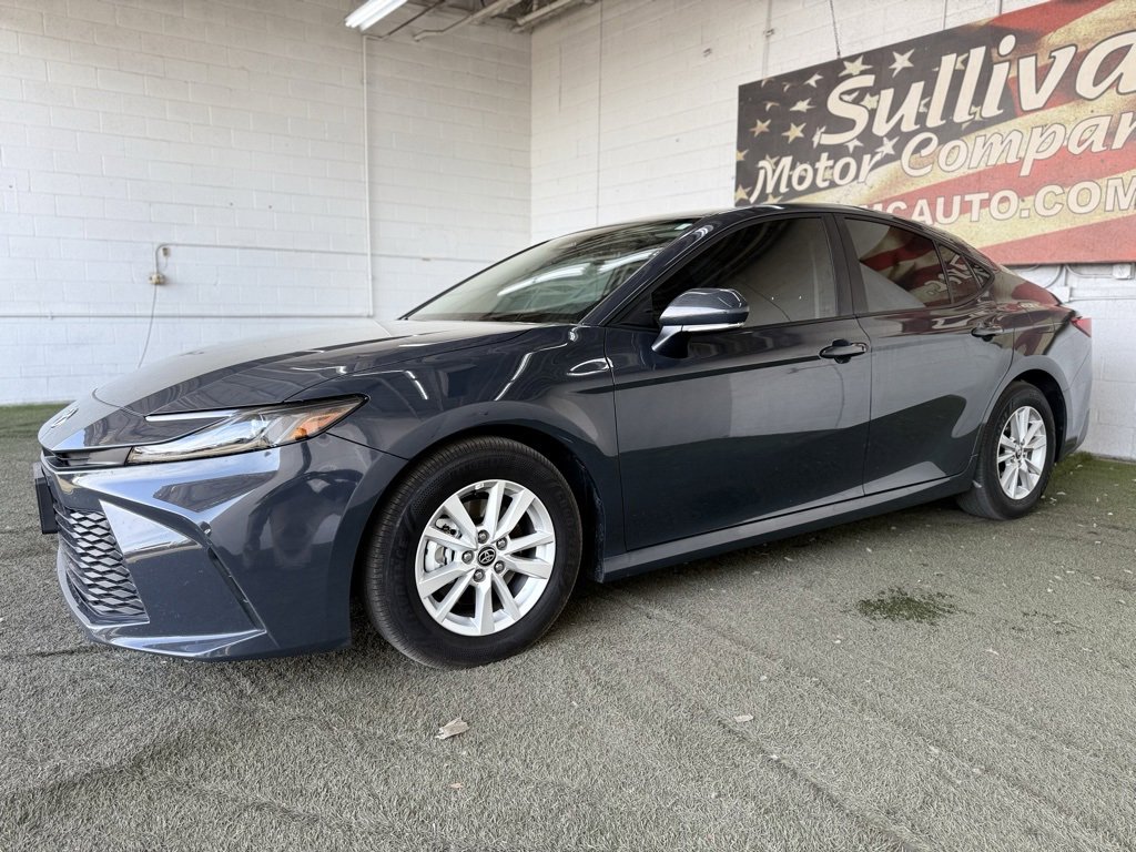 Used 2025 Toyota Camry LE image 4