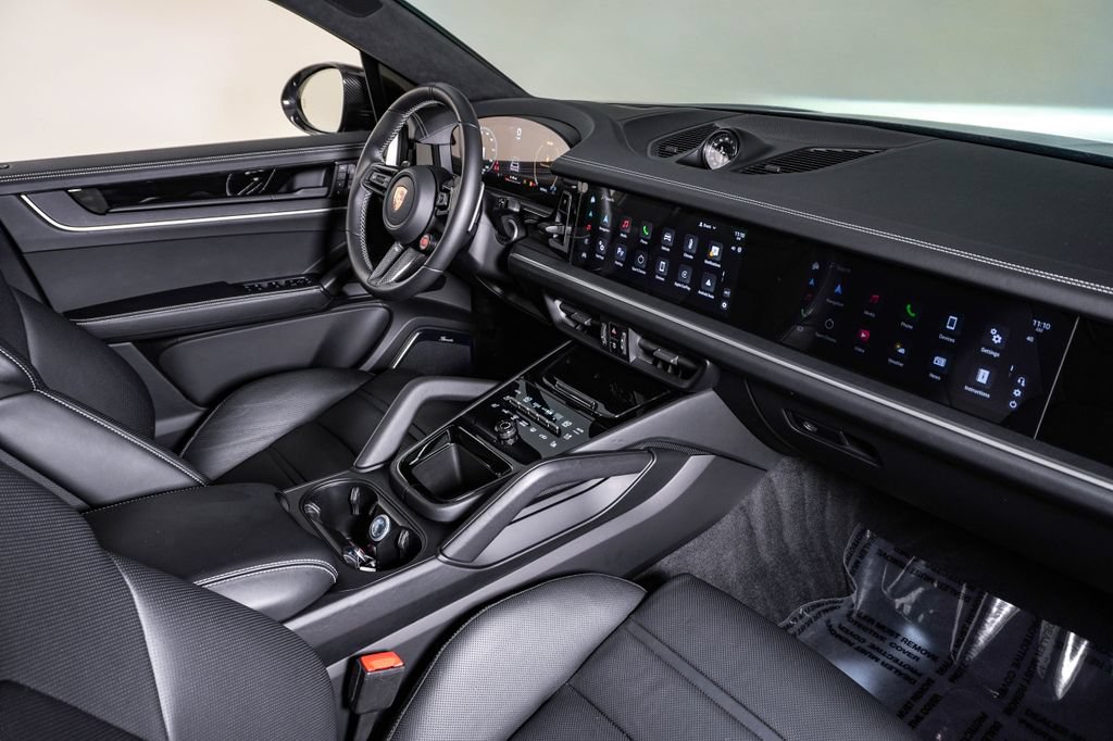 Certified 2025 Porsche Cayenne Turbo GT AWD/4WD image 14