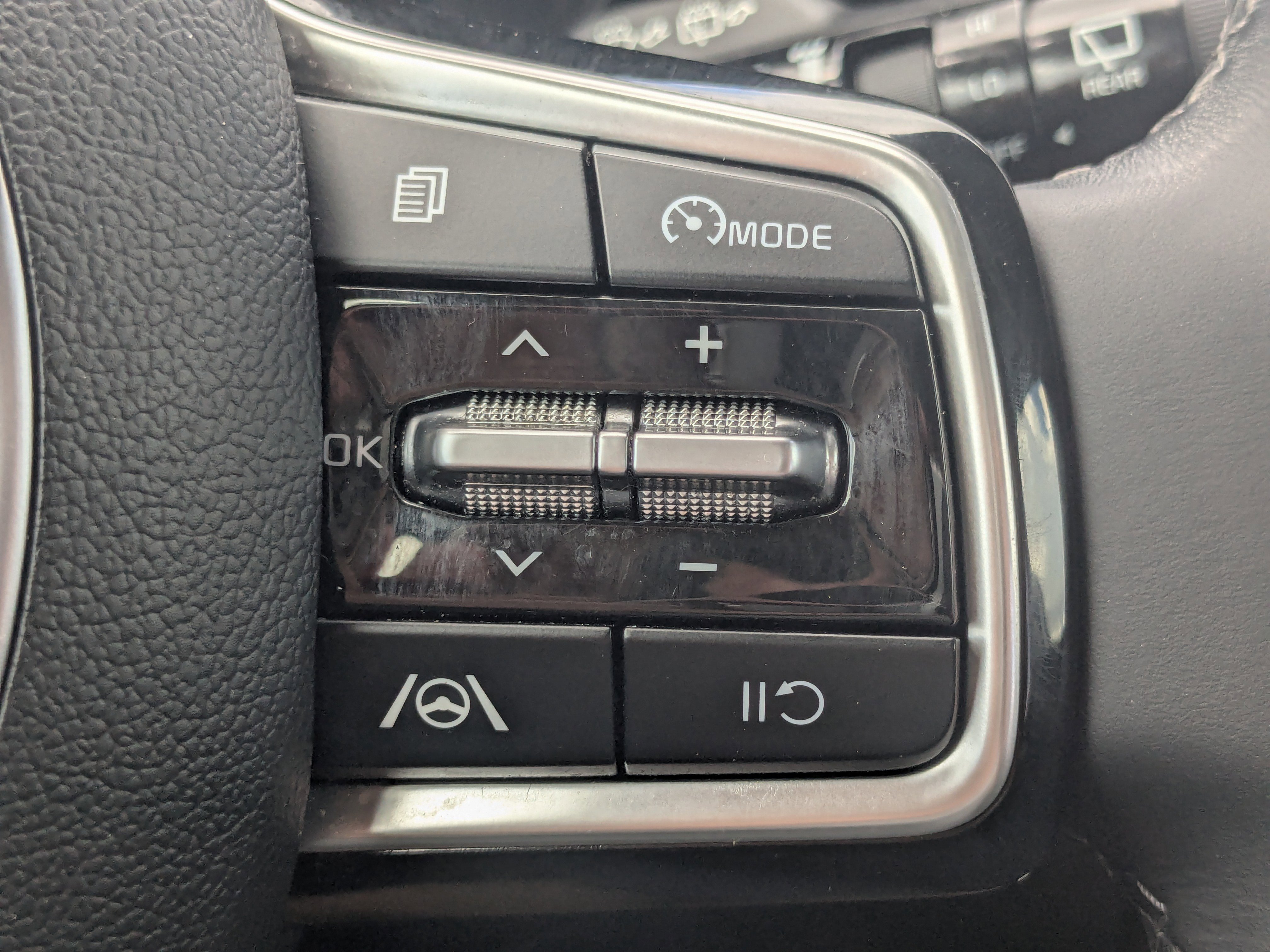 Certified 2023 Kia Sorento S image 34