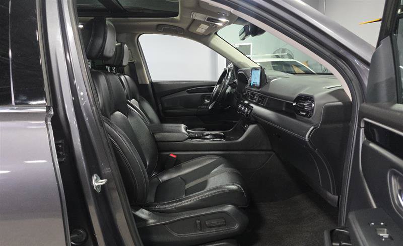 Used 2023 Honda Pilot Touring image 6