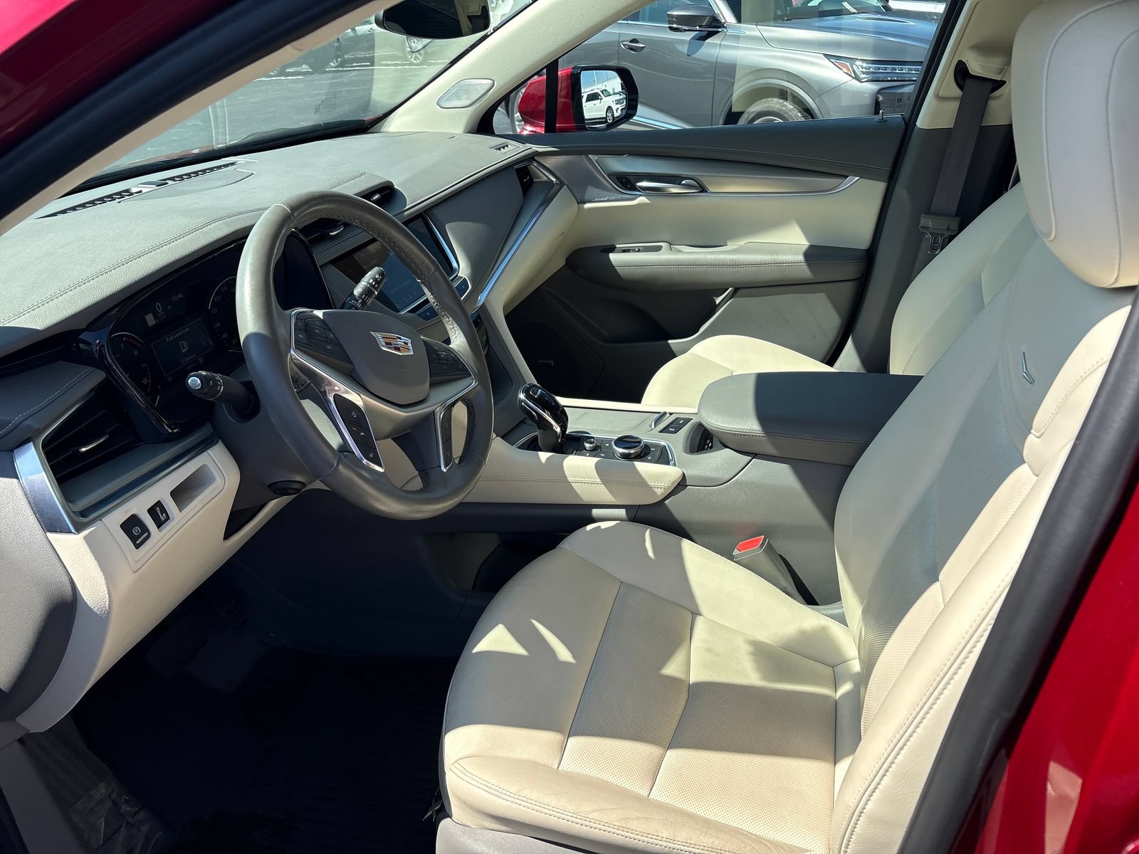 Used 2024 Cadillac XT5 Premium Luxury w/ LPO, Floor Liner Package AWD/4WD image 28