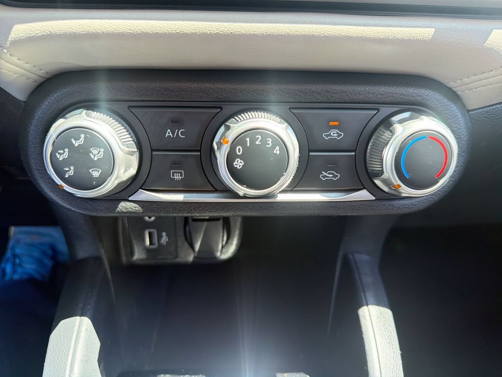 Used 2020 Nissan Versa SV FWD image 16