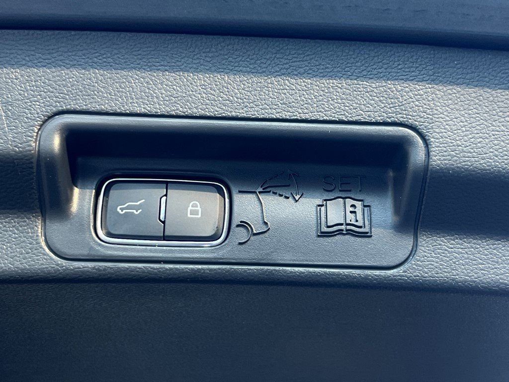 Used 2025 Ford Explorer ST image 17