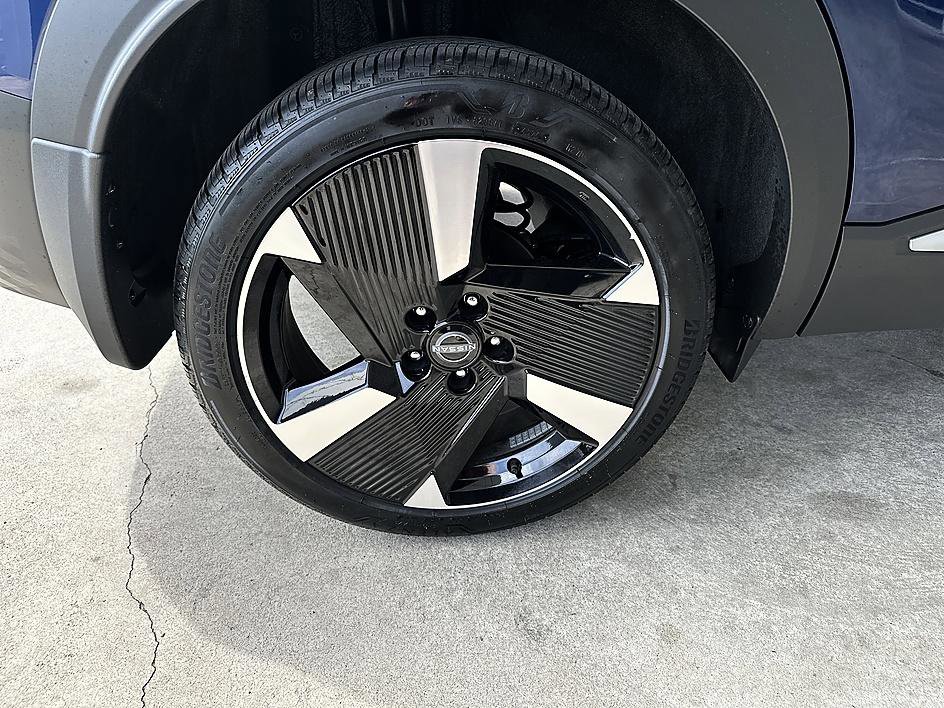 Certified 2025 Nissan Kicks SR FWD image 12
