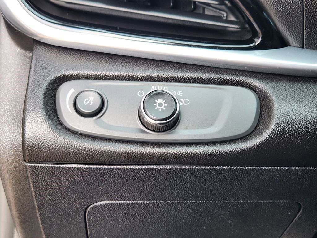 Used 2018 Chevrolet Volt Premier w/ Driver Confidence Package image 12