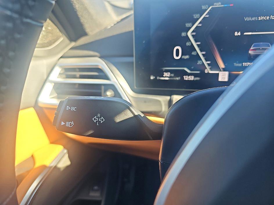 Used 2025 BMW 330i Sedan w/ M Sport Package image 20