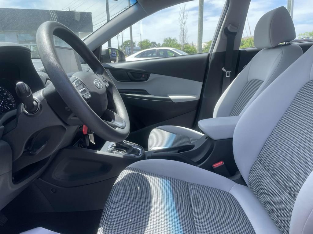 Used 2022 Hyundai Kona SE w/ Cargo Package FWD image 23