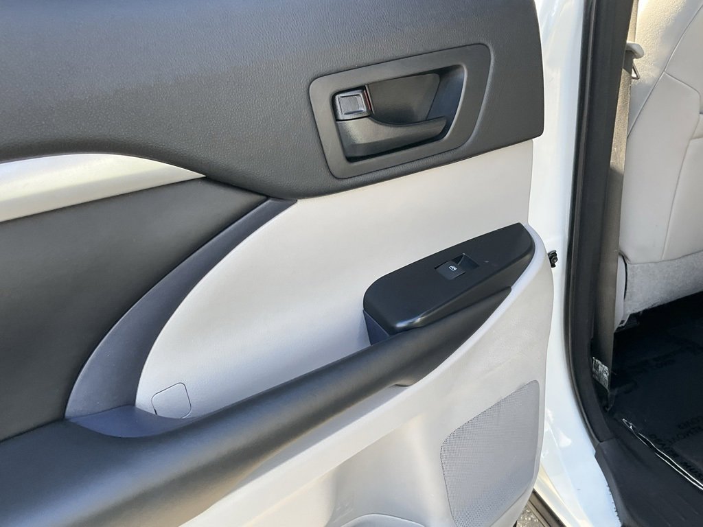 Used 2018 Toyota Highlander Plus image 39