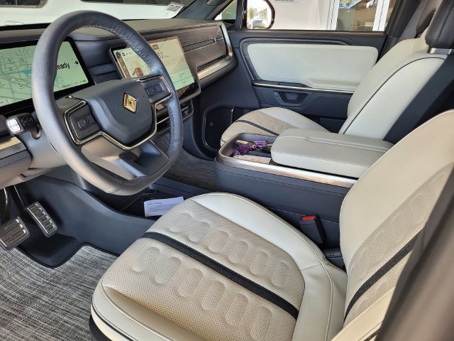 Used 2025 Rivian R1S Adventure Tri AWD/4WD image 10