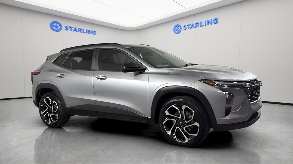 Used 2024 Chevrolet Trax RS w/ Sunroof Package image 12