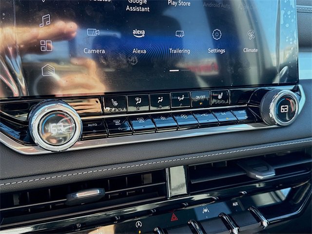 New 2024 Chevrolet Colorado LT w/ LT Convenience Package III image 25