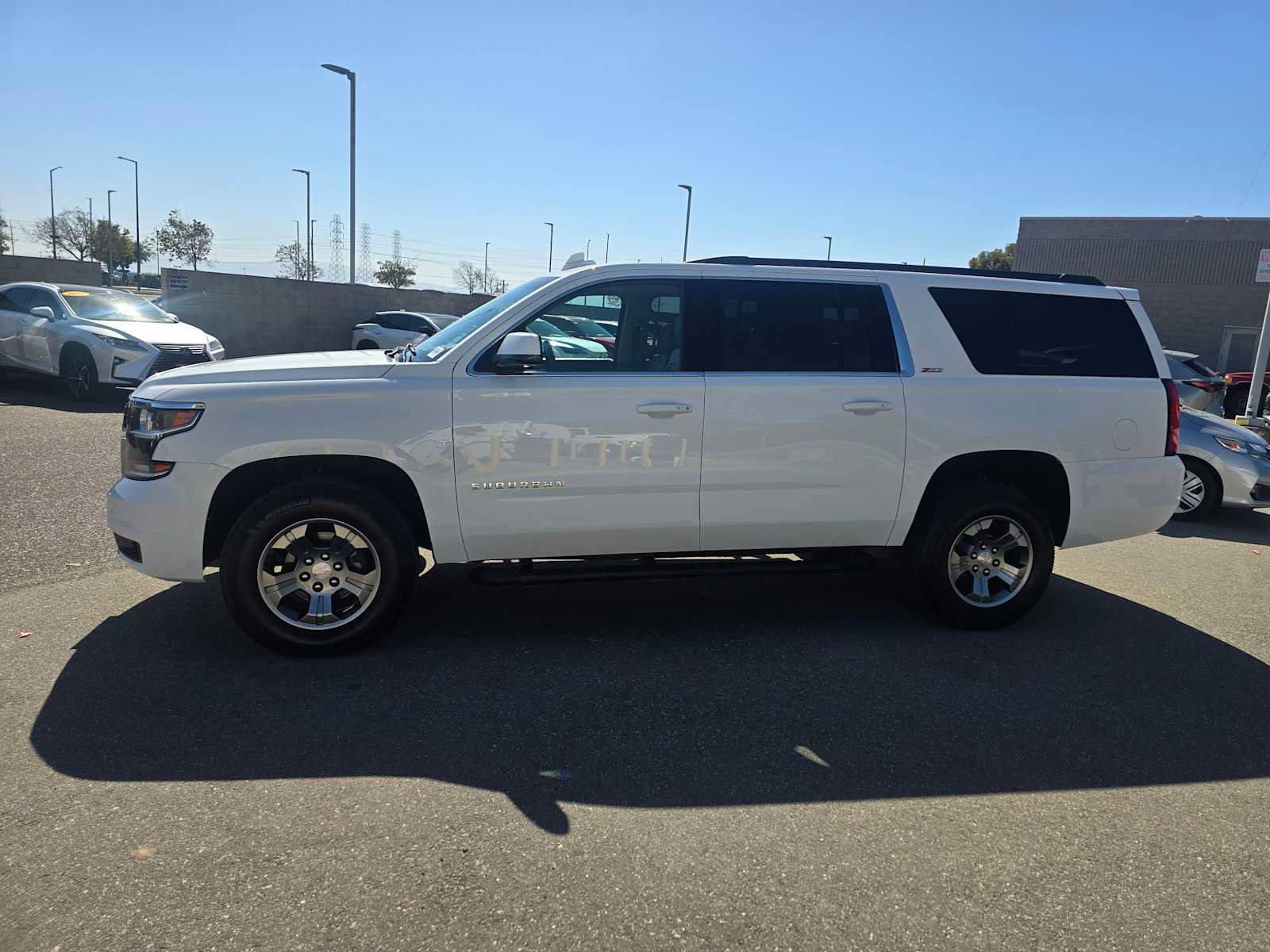 Used 2019 Chevrolet Suburban LT w/ Luxury Package AWD/4WD image 6
