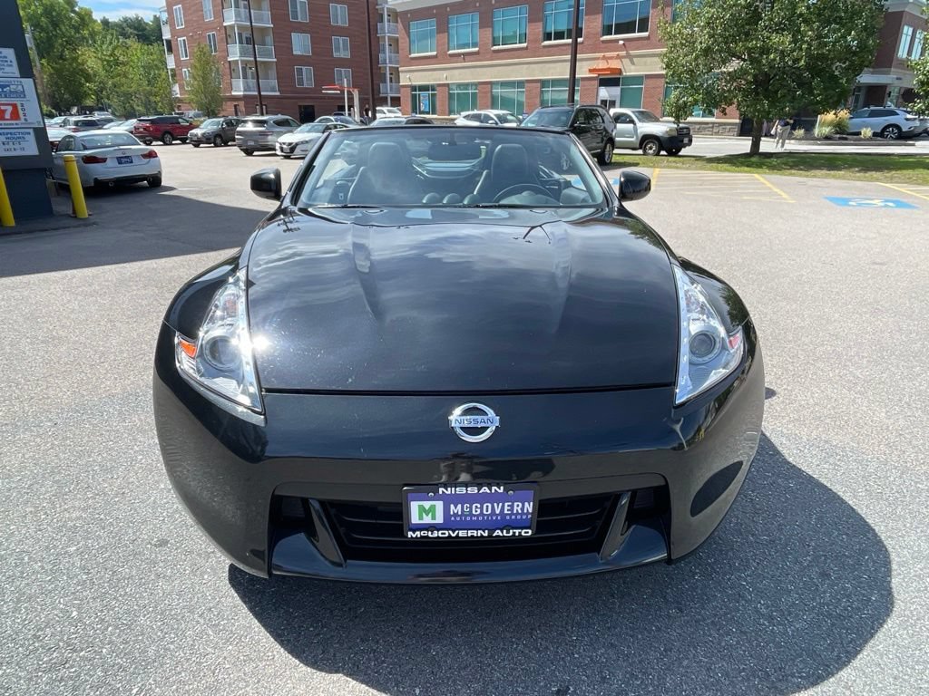 Used 2010 Nissan 370Z Touring RWD image 4