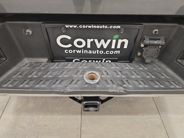 Used 2019 Nissan Titan SV AWD/4WD image 16