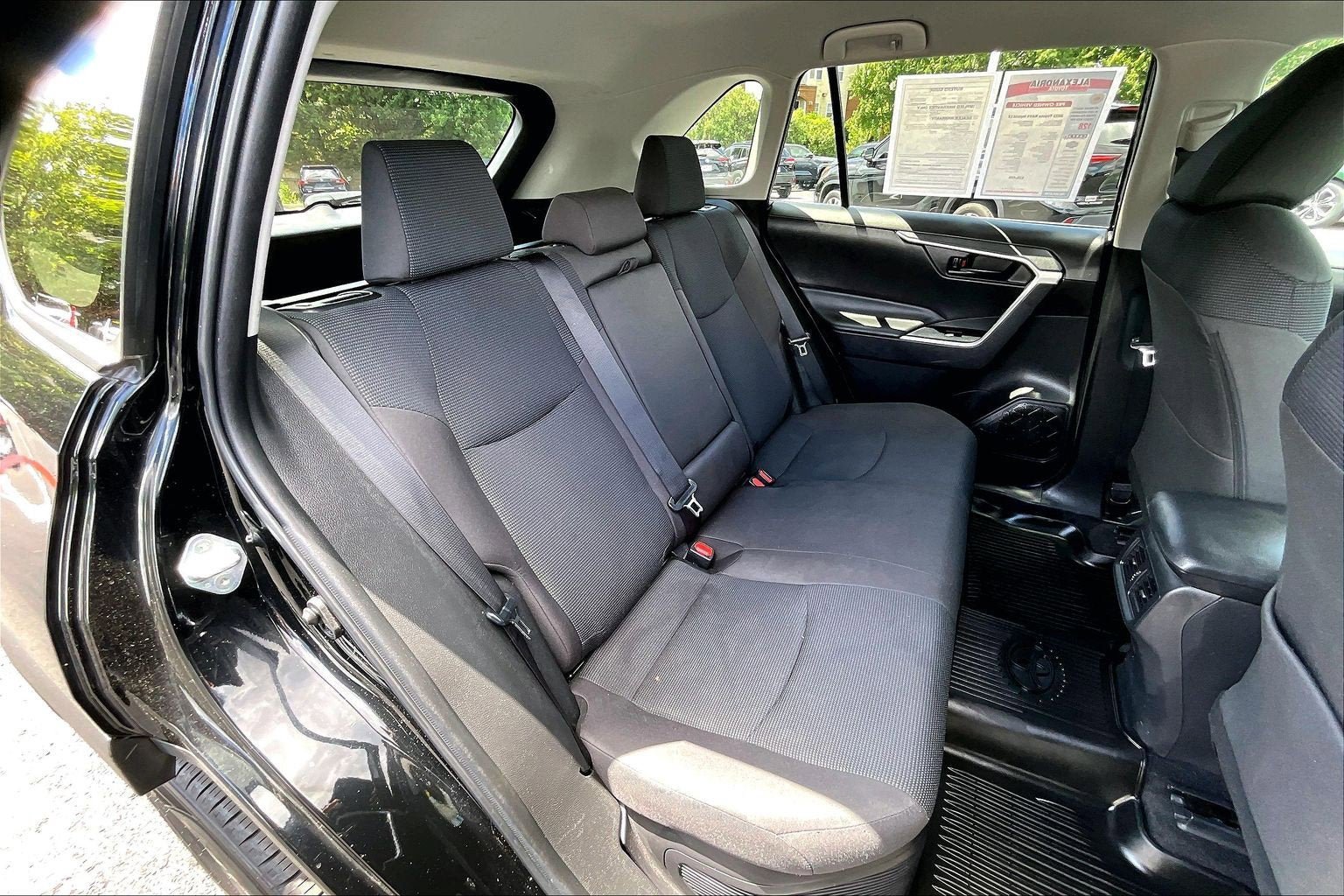 Used 2022 Toyota RAV4 LE AWD/4WD image 25