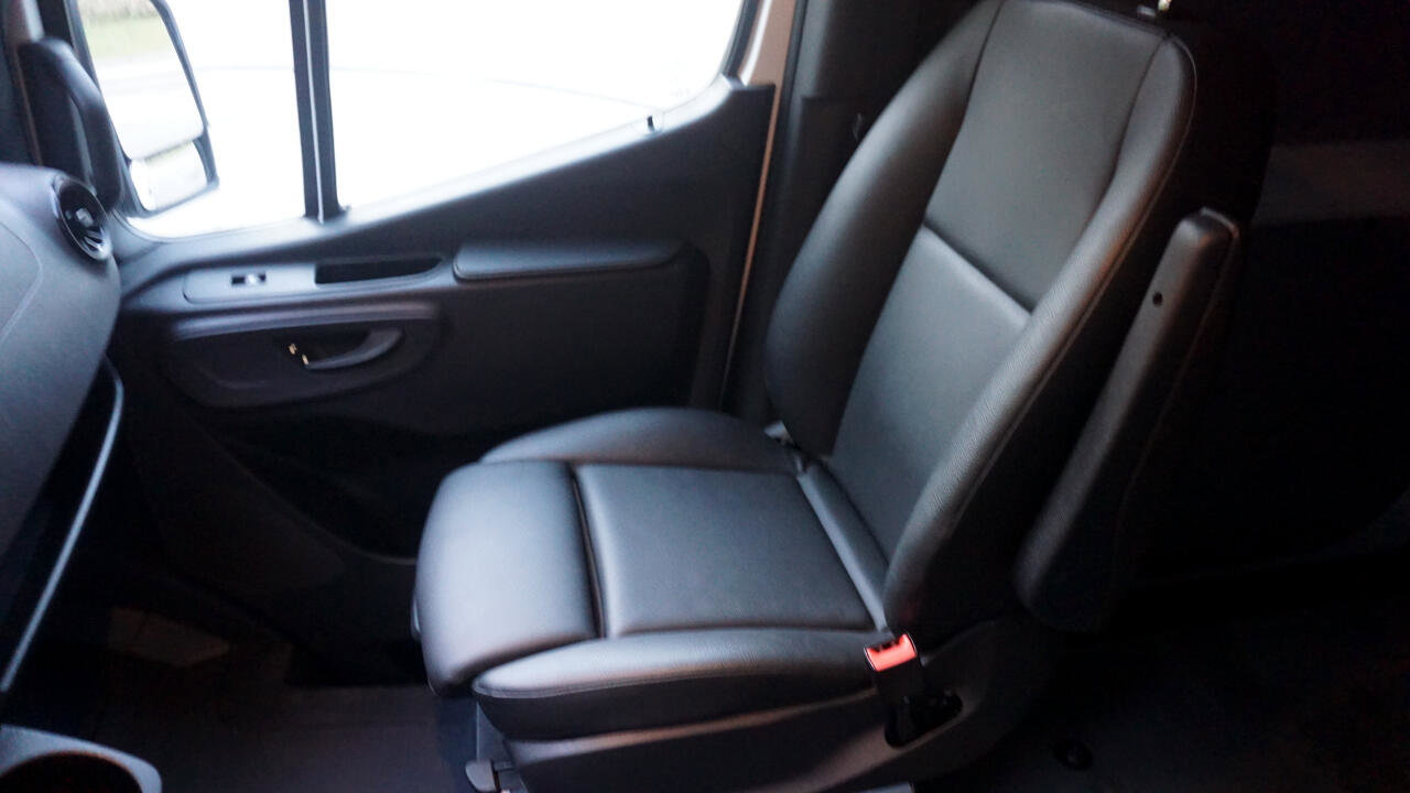 Used 2023 Mercedes-Benz Sprinter 2500 image 19
